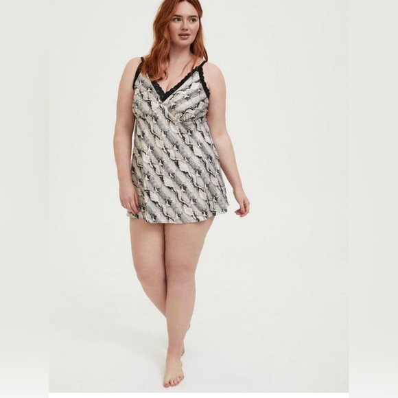 Torrid NWT Size 3 Satin Babydoll with Lace Trim - Picture 2 of 5